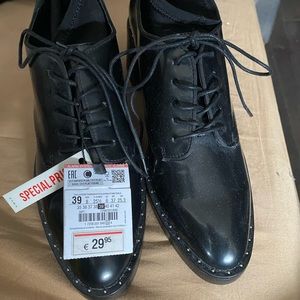 NWT Zara tie shoes with knit at the top